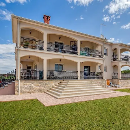 Covic 3* Antonci (Porec)