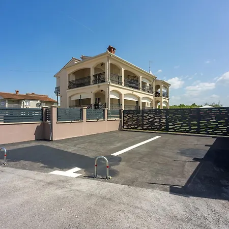 Covic 3* Antonci (Porec)