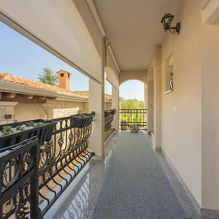 Covic 3* Antonci (Porec)