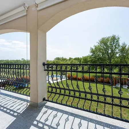 Covic 3* Antonci (Porec)
